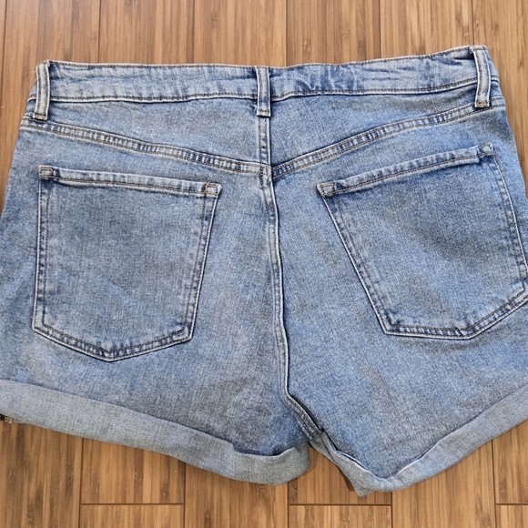 NWOT Old Navy High-Rise Denim Shorts - Picture 6 of 7